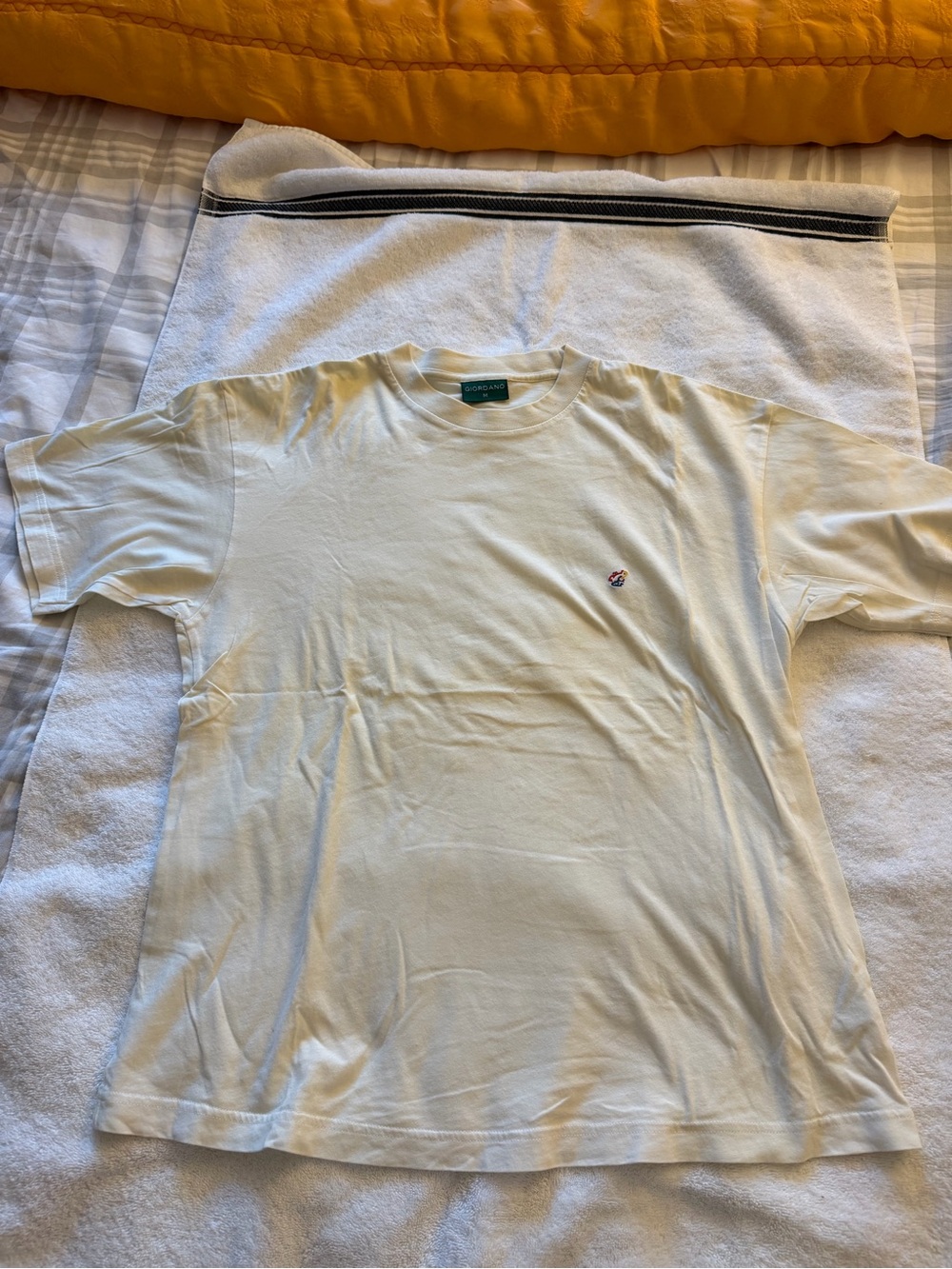 Giordano Crewneck T-Shirt in Light Yellow with Small Embroidered Logo